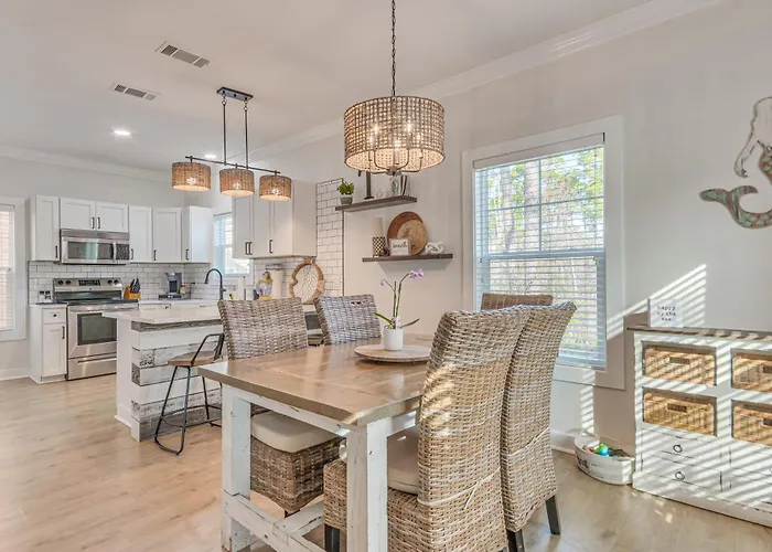 Resort Perks! Family-Friendly Perdido Key Cottage Holiday home Pensacola