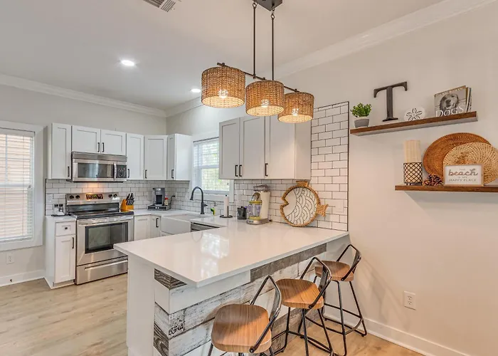 Resort Perks! Family-Friendly Perdido Key Cottage * Pensacola