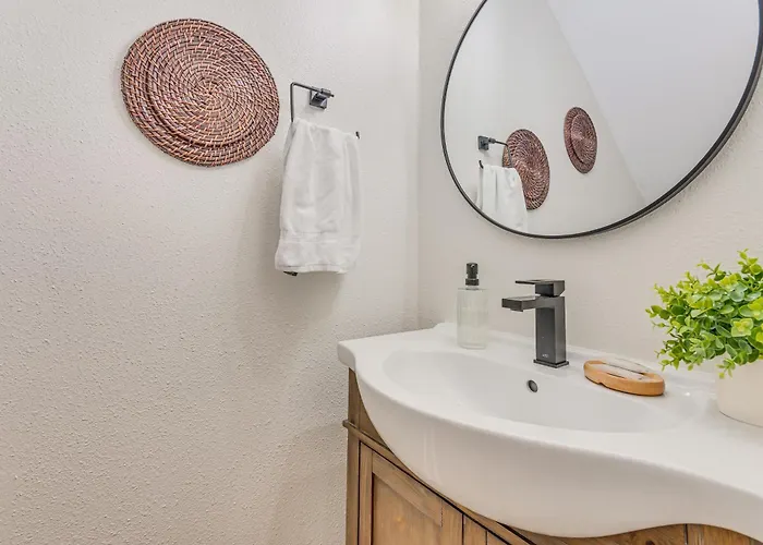 Resort Perks! Family-Friendly Perdido Key Cottage Pensacola